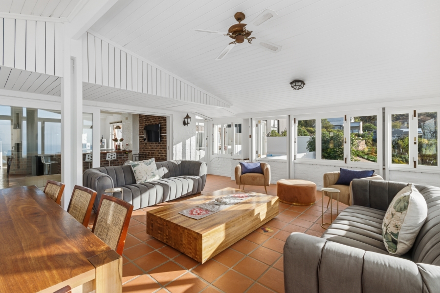 7 Bedroom Property for Sale in Mountainside Western Cape